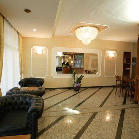 Hotel Alexander เชซานา ภายนอก รูปภาพ