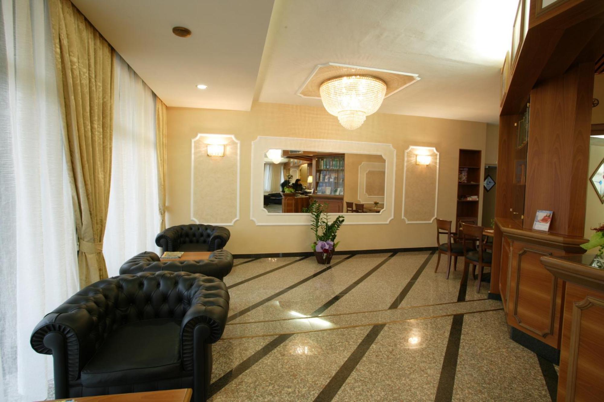 Hotel Alexander เชซานา ภายนอก รูปภาพ